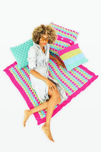 10128 Stylecraft Super Chunky Blanket & Cushions
