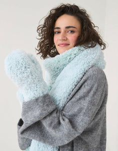 10816 Alpine Chunky Scarf & Mittens